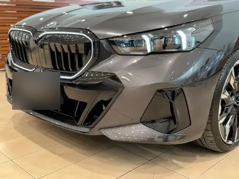BMW 530e 2025 — миниатюра 6