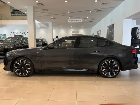 BMW 530e 2025 — миниатюра 7