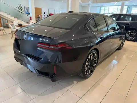 BMW 530e 2025 — миниатюра 9