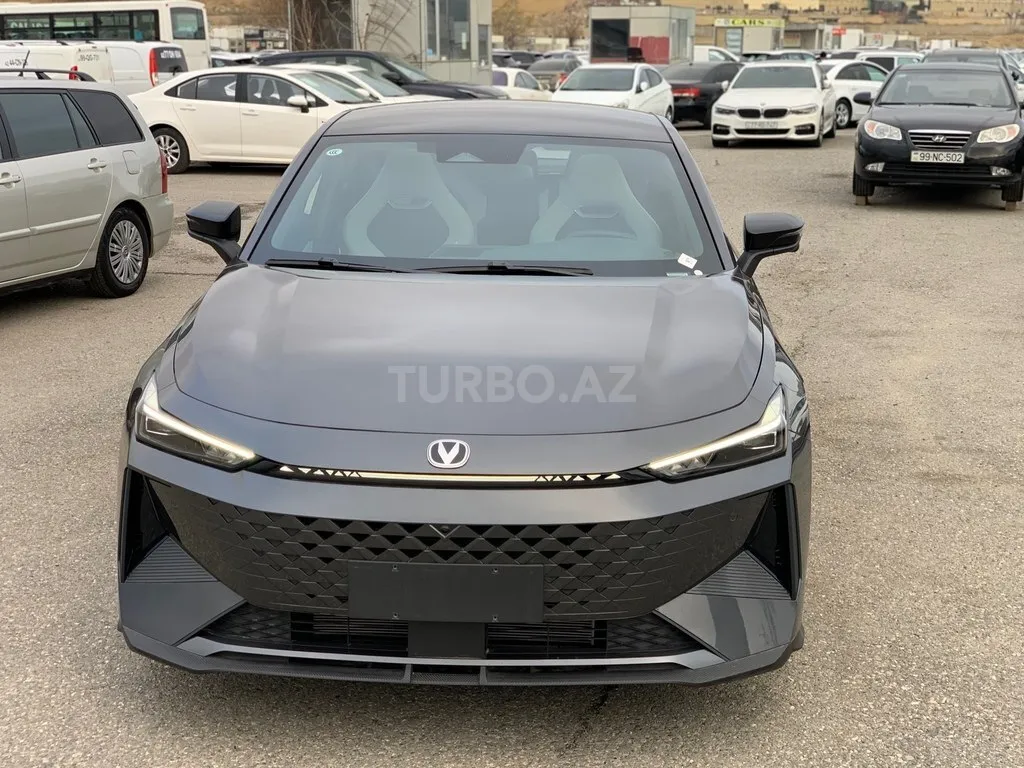 Changan Uni-V iDD 2025 — фото 1 из 7