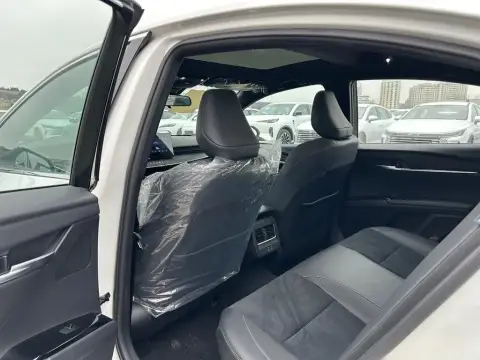 Toyota Camry 2025 — миниатюра 9