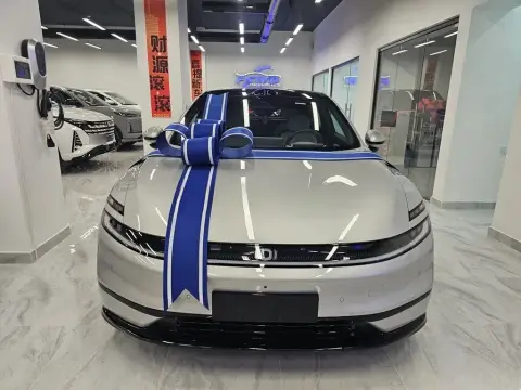 Changan Qiyuan A06 2025 — миниатюра 2