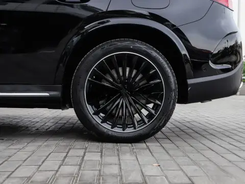 Mercedes-Benz GLC 300 e 4MATIC 2025 — миниатюра 4