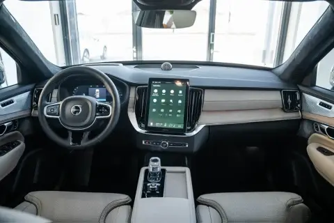 Volvo XC90 2025 — миниатюра 3