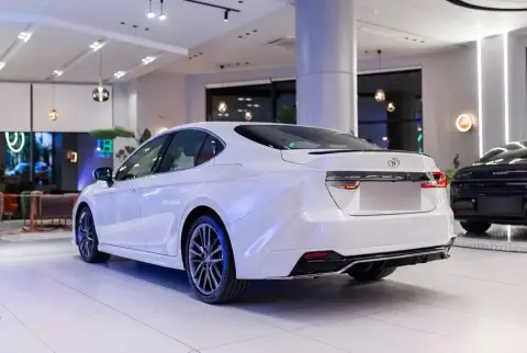 Toyota Camry 2025 — миниатюра 4