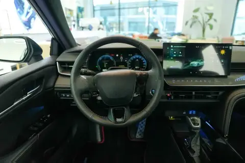 Toyota Camry 2025 — миниатюра 5