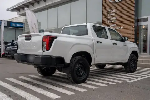 Toyota Hilux 2025 — миниатюра 7