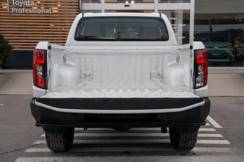Toyota Hilux 2025 — миниатюра 8