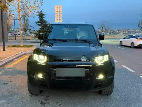 Land Rover Defender 2025