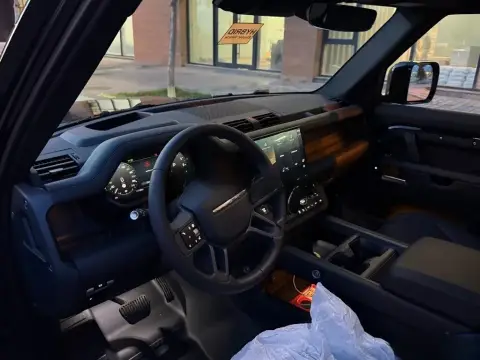 Land Rover Defender 2025 — миниатюра 9