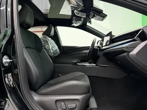 Toyota Camry 2025 — миниатюра 10