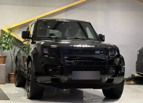 Land Rover Defender 2025