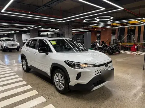 Toyota Corolla Cross 2025 — миниатюра 2