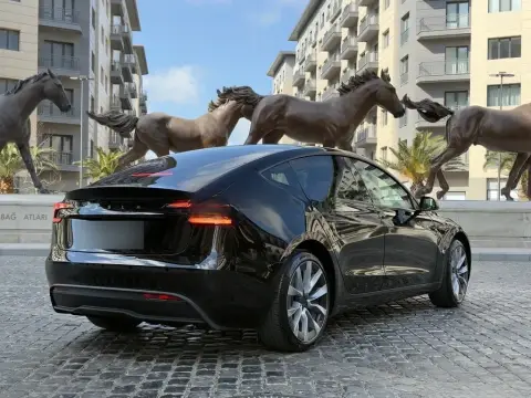 Tesla Model 3 2025 — миниатюра 8
