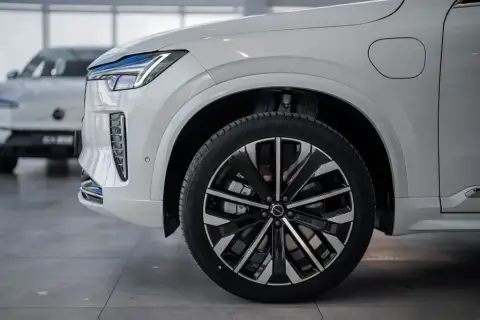Volvo XC90 2025 — миниатюра 9