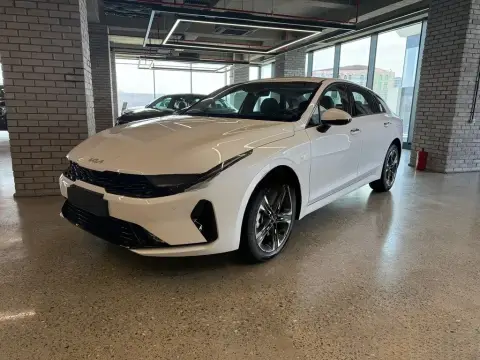 Kia K5 2025 — миниатюра 1