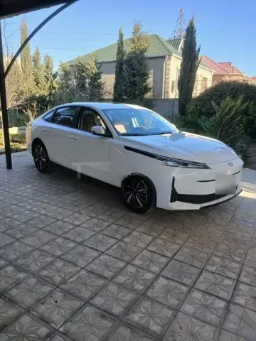 Changan Qiyuan A05 2025 — миниатюра 2