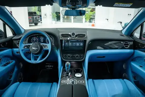 Bentley Bentayga 2025 — миниатюра 9