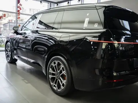 Lynk & Co 900 2025 — миниатюра 5