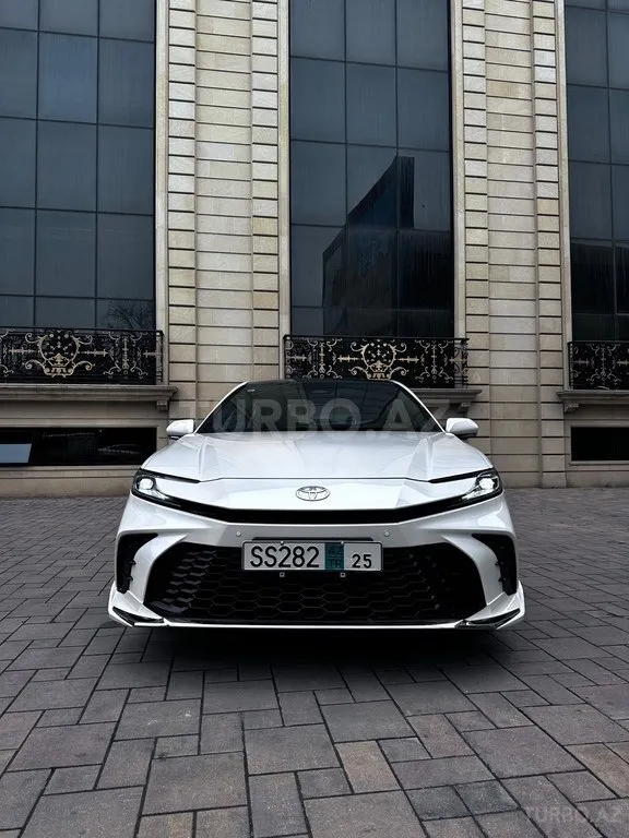 Toyota Camry 2025 — фото 1 из 10
