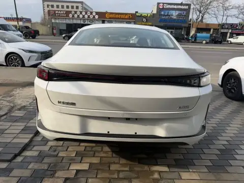 Changan Qiyuan A05 2025 — миниатюра 2