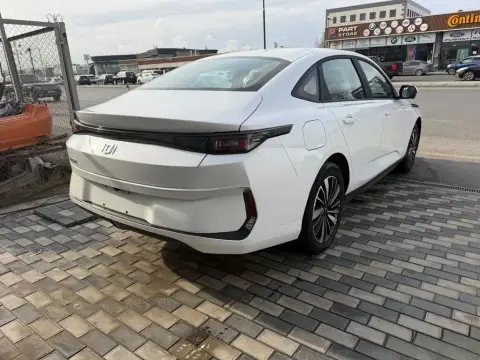 Changan Qiyuan A05 2025 — миниатюра 6
