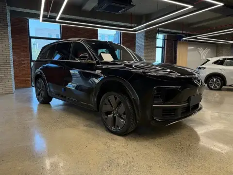 Li Auto L9 2025 — миниатюра 3