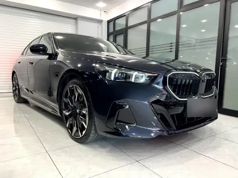 BMW 550e 2025 — миниатюра 8