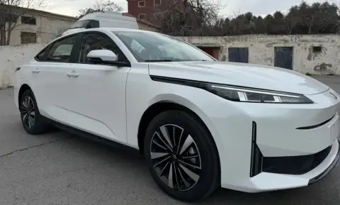 Changan Qiyuan A05 2025 — миниатюра 2