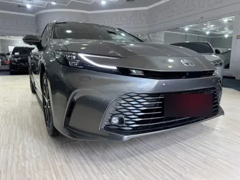 Toyota Camry 2025 — миниатюра 2