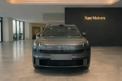 Lynk & Co 900 2025 — миниатюра 3