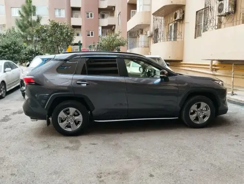 Toyota RAV4 2025 — миниатюра 3