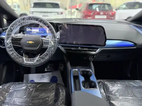 Chevrolet Equinox EV 2025 — миниатюра 9