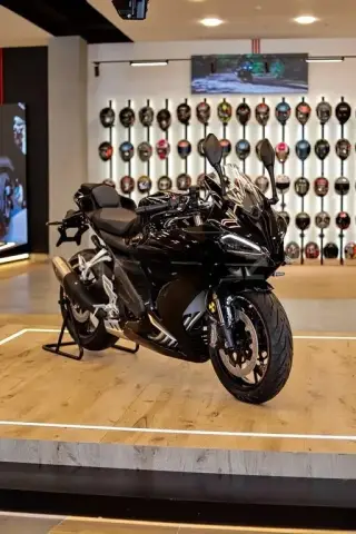 QJMotor SRK 800 RR 2026