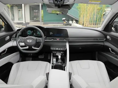 Hyundai Elantra 2026 — миниатюра 8