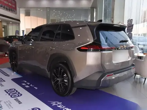 Toyota RAV4 2026 — миниатюра 4