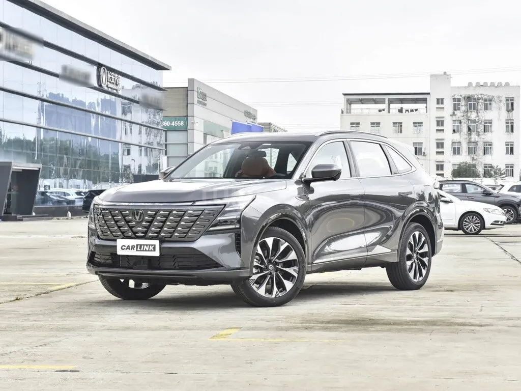 Changan CS 75 Plus 2025 — фото 1 из 10