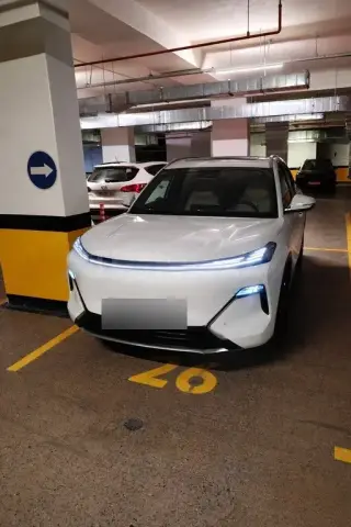 Geely Galaxy Starship 7 2025 — миниатюра 1