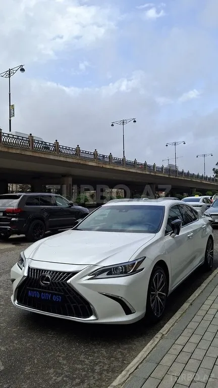 Lexus ES 300h 2025 — фото 1 из 10