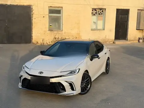 Toyota Camry 2025 — миниатюра 1