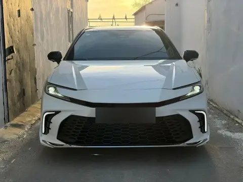 Toyota Camry 2025 — миниатюра 2