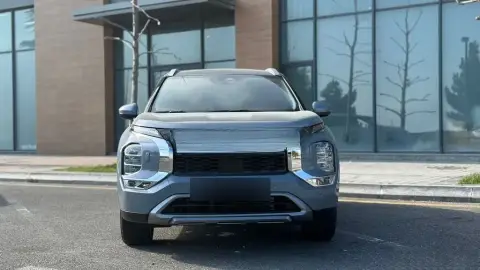 Mitsubishi Outlander 2025 — миниатюра 2