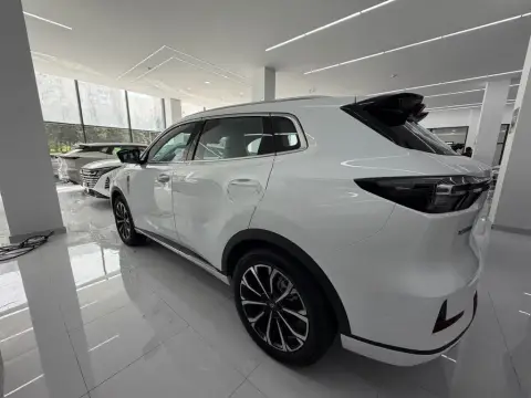 Changan Qiyuan Q05 2025 — миниатюра 2