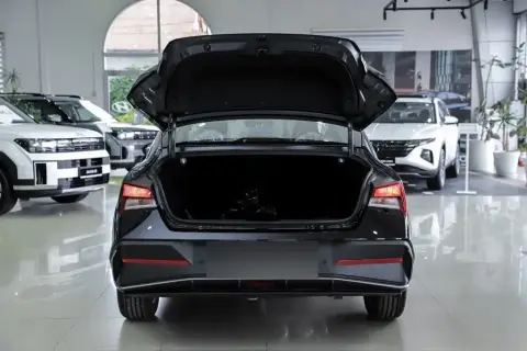 Hyundai Elantra 2025 — миниатюра 9