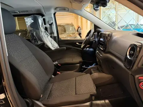 Mercedes-Benz V 300 2025 — миниатюра 9