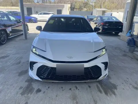 Toyota Camry 2026 — миниатюра 1
