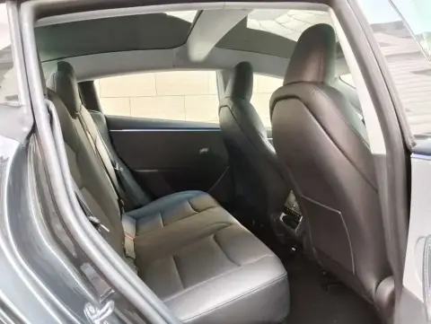 Tesla Model 3 2025 — миниатюра 8