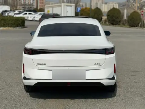 Changan Qiyuan A05 2025 — миниатюра 2