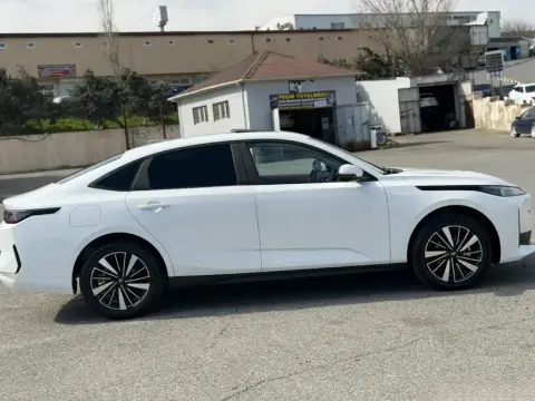 Changan Qiyuan A05 2025 — миниатюра 5