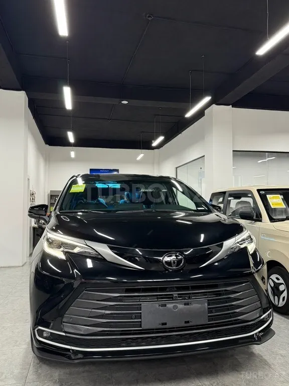 Toyota Sienna 2025 — фото 1 из 10